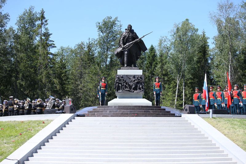 Памятник «Погибшим при защите Отечества» открыт в Новгородской области