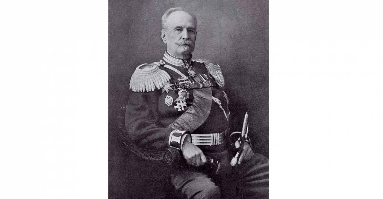 Владимир Мединский возложил цветы к могиле Дмитрия Скалона