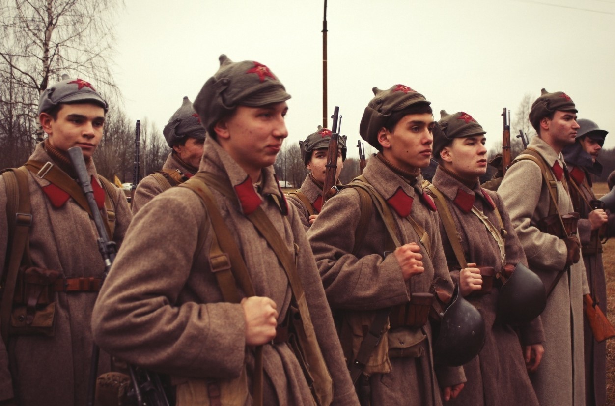 Реконструкторы воссоздали под Волховом эпизоды советско-финской войны 1939-1940 годов