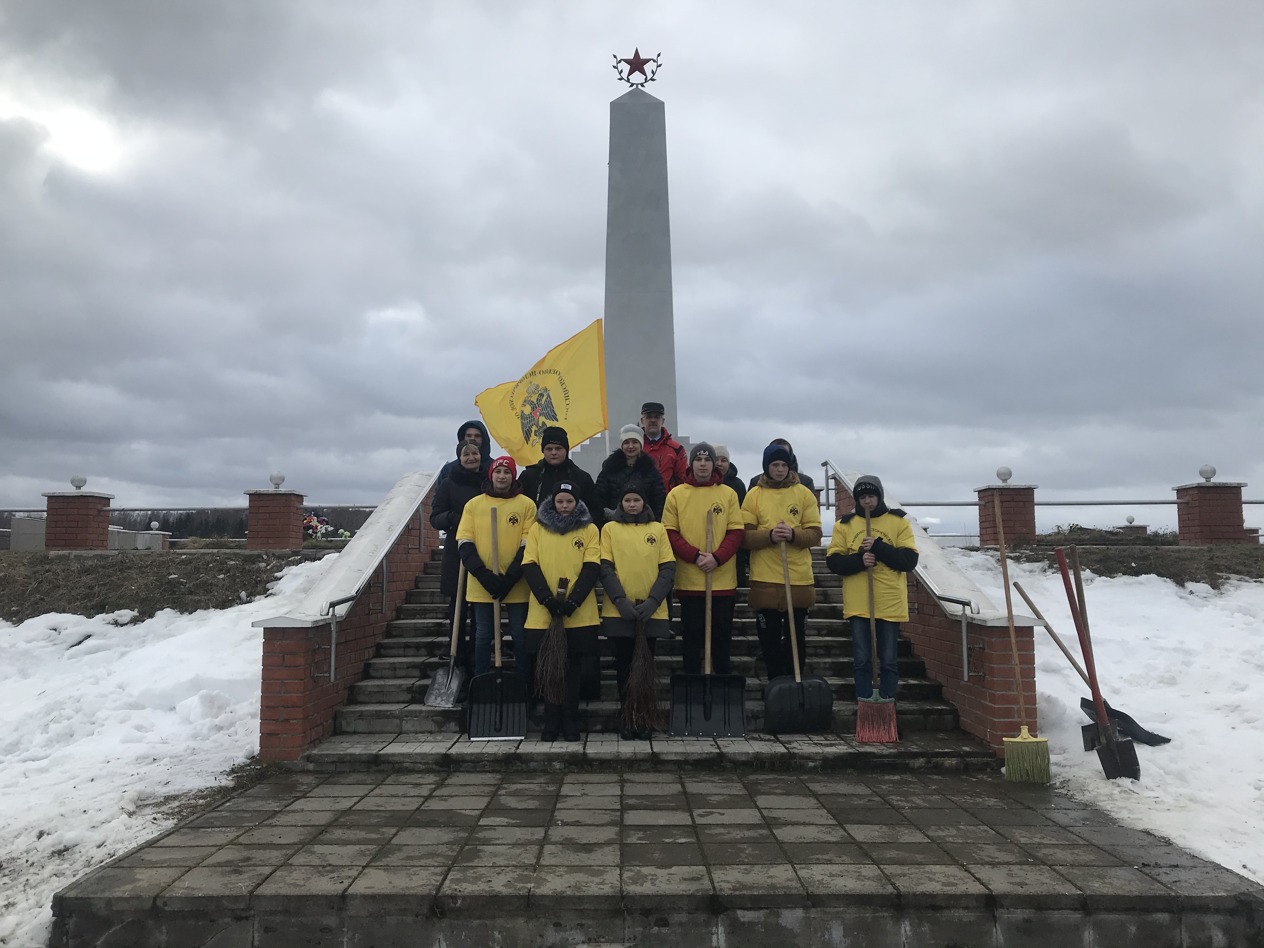 Акция-субботник «Место памяти» прошла в памятных местах Ржевского района