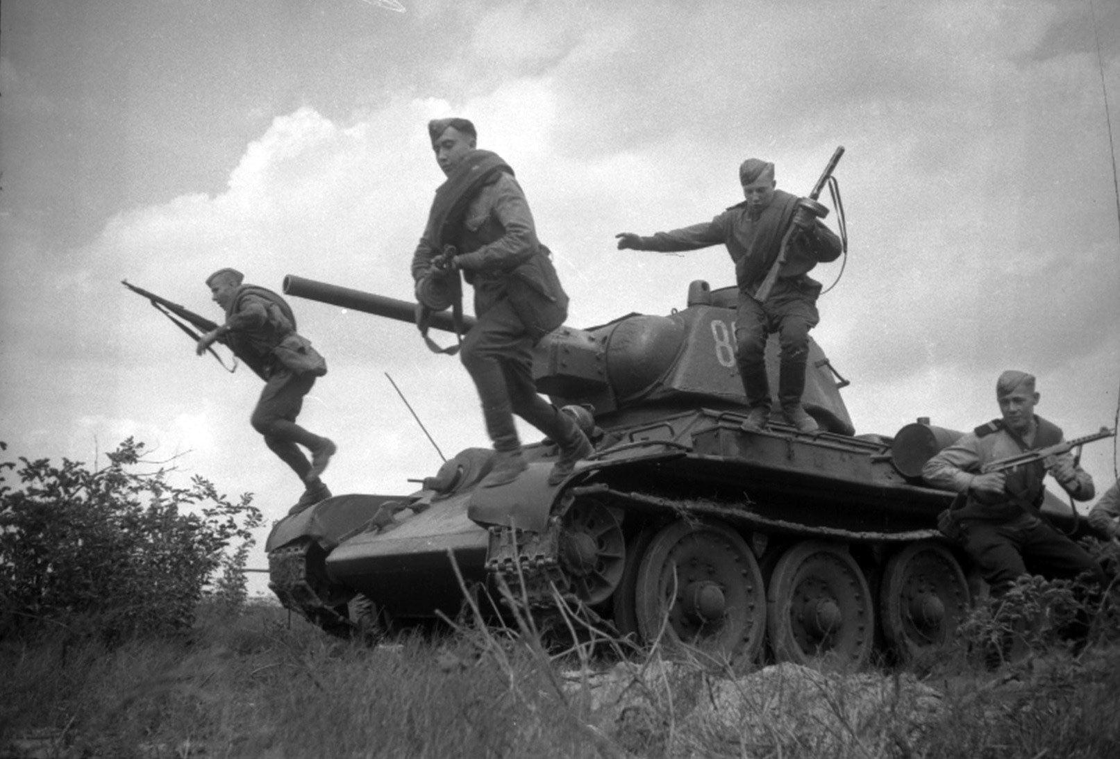 Начат прием заявок для участия в конкурсе на лучший проект памятника «Героям-танкистам в Новгородской области»