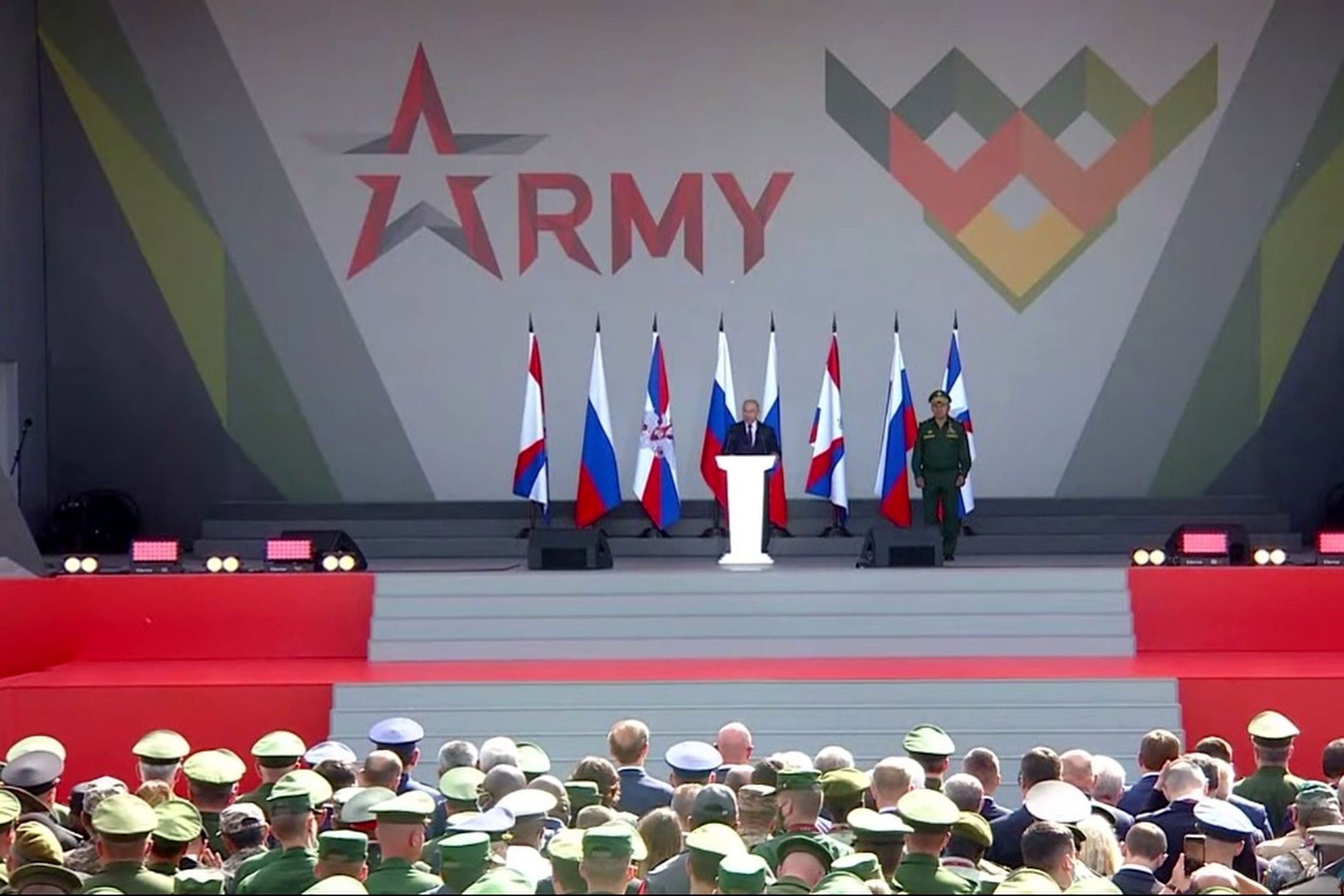 Владимир Путин открыл форум «Армия-2021» и Армейские международные игры