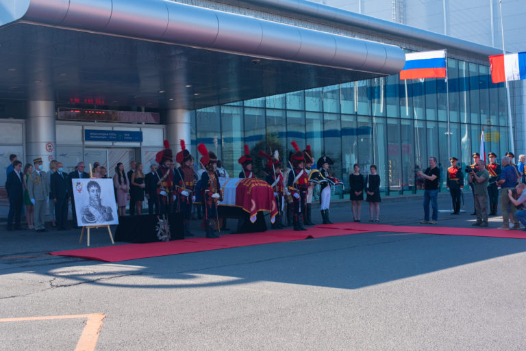 Из Москвы с воинскими почестями отправлены во Францию останки генерала Гюдена