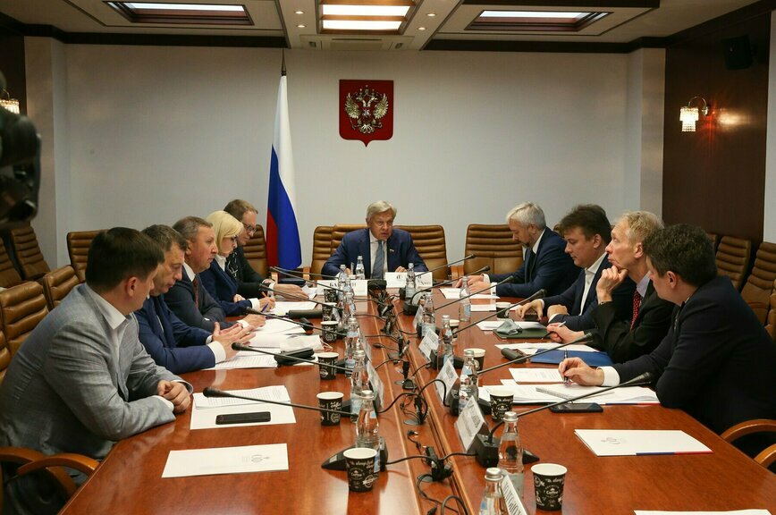 Законопроект о запрете публичного отождествления роли СССР и гитлеровской Германии во Второй мировой войне обсудили в Совете Федерации