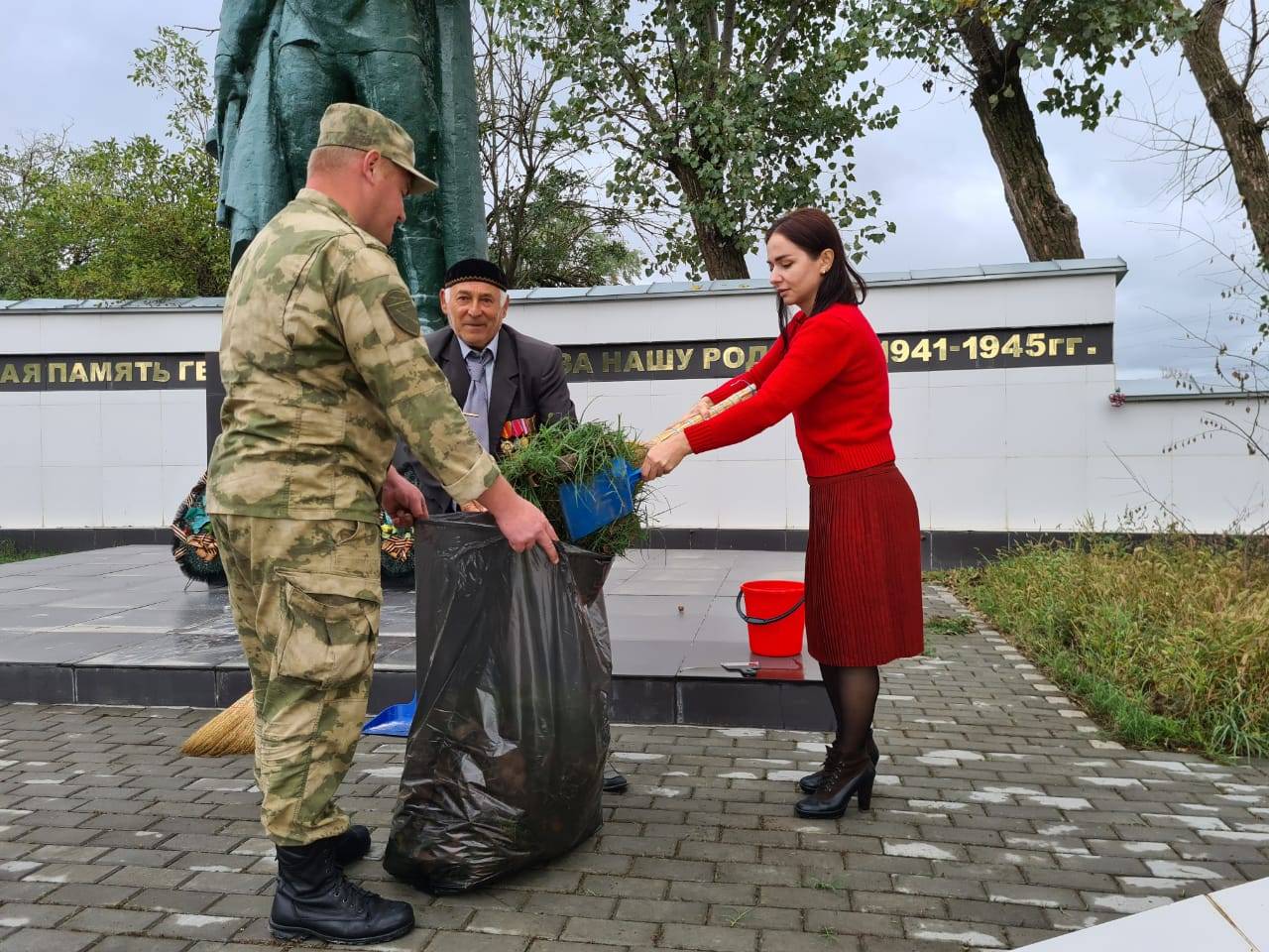Благоустройство памятников в рамках Всероссийской  акции "Стражи памяти"