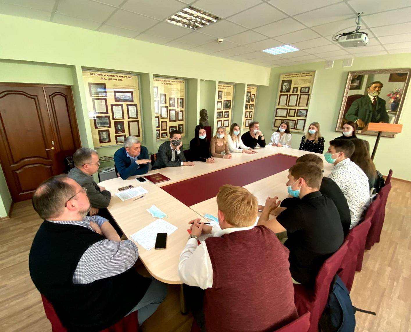 Круглый стол «Современная историческая наука: основные тренды развития»