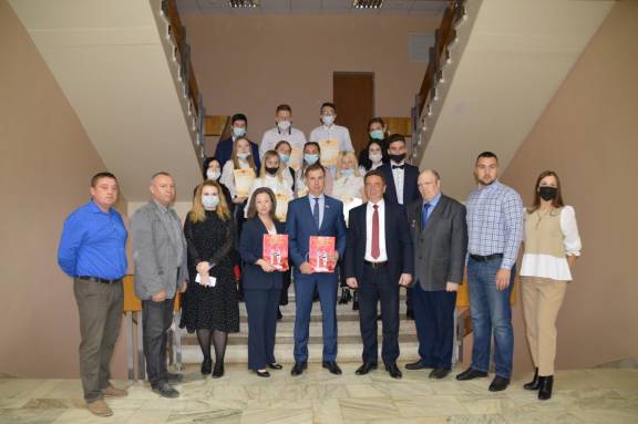 13 октября в Пензенской городской Думе состоялось торжественное награждение участников поискового клуба "Поиск" (город Белинский) и авторов Чембарской Книги Памяти