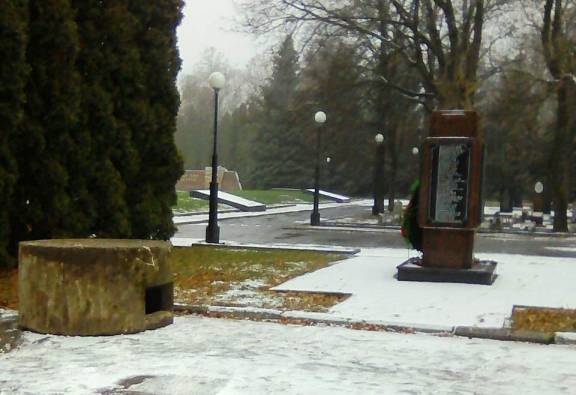 ПУЛЕМЕТНЫЙ КОЛПАК С РУБЕЖЕЙ ОБОРОНЫ КУРСКА ДОСТАВЛЕН НА МЕМОРИАЛ ПАВШИХ