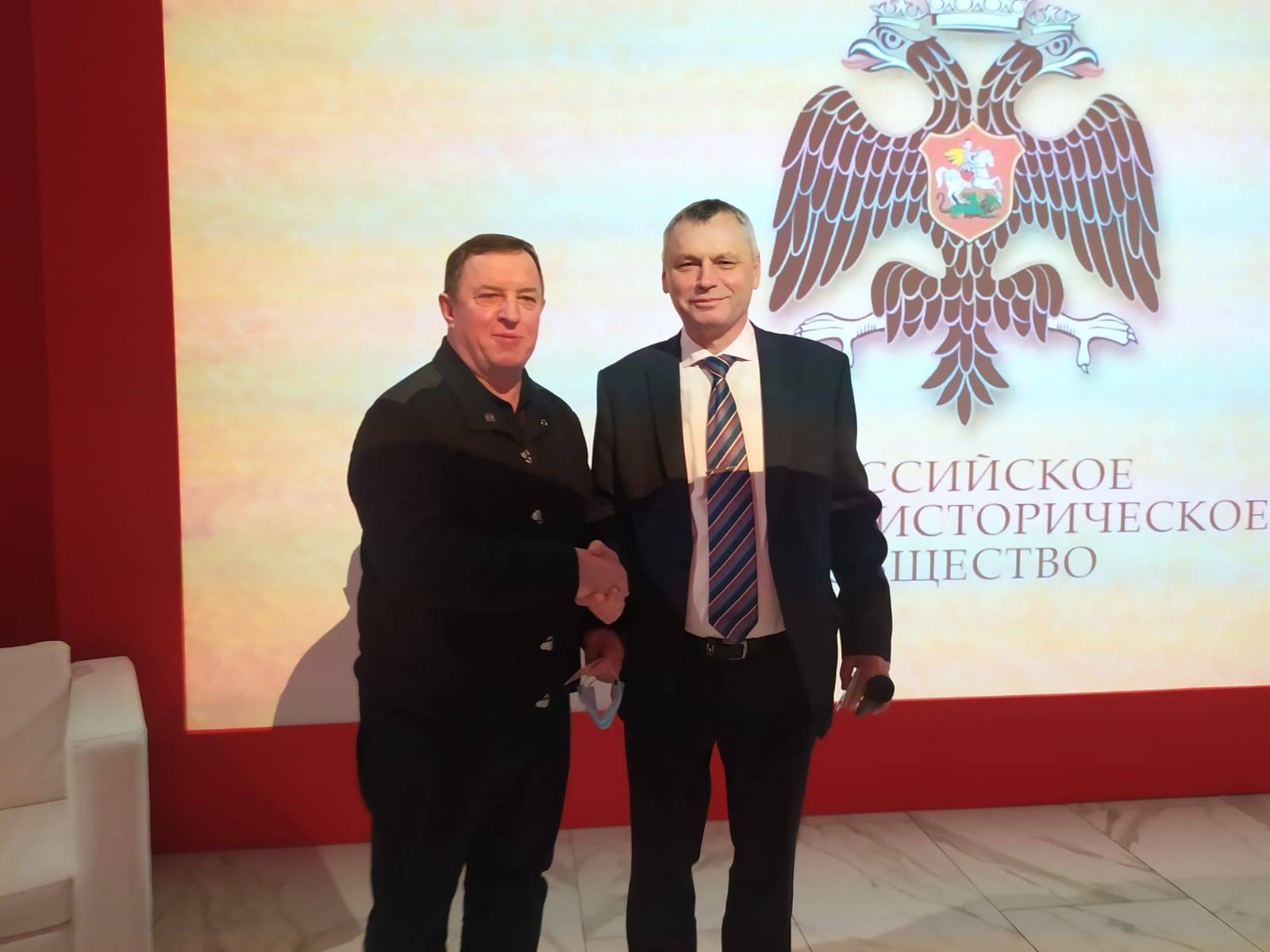В Музее обороны Тулы состоялось вручение членских билетов РВИО