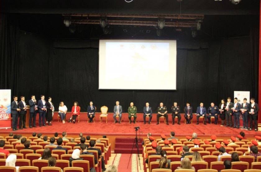 Герои России встретились с дагестанской молодежью в рамках проекта «Вахта Героев»