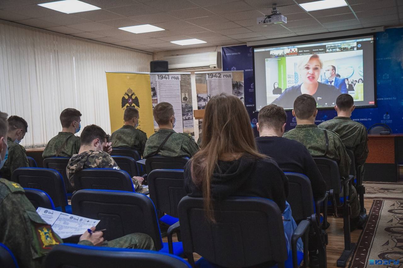 В ДЕНЬ НЕИЗВЕСТНОГО СОЛДАТА МОЛОДЫЕ КУРЯНЕ ПРОВЕРИЛИ СВОИ ЗНАНИЯ ПО ИСТОРИИ ВЕЛИКОЙ ОТЕЧЕСТВЕННОЙ ВОЙНЫ