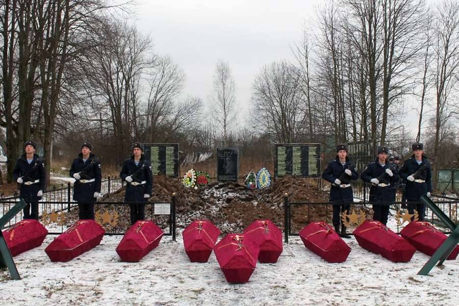 В Белевском районе состоялась траурная церемония перезахоронения останков воинов Красной Армии и детей, погибших в период оккупации города и района