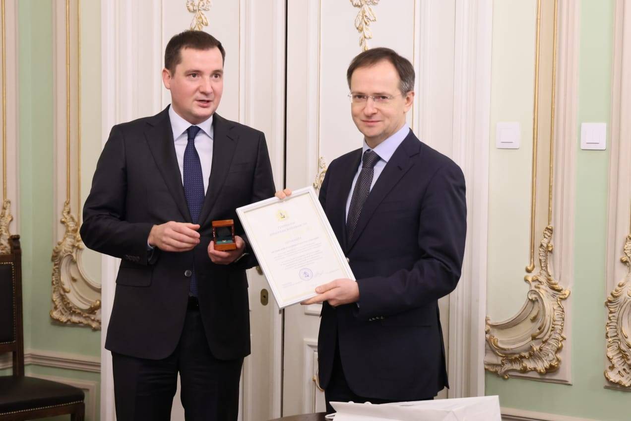 Губернатор Архангельской области вручил Благодарственные письма сотрудникам Исполнительной дирекции РВИО
