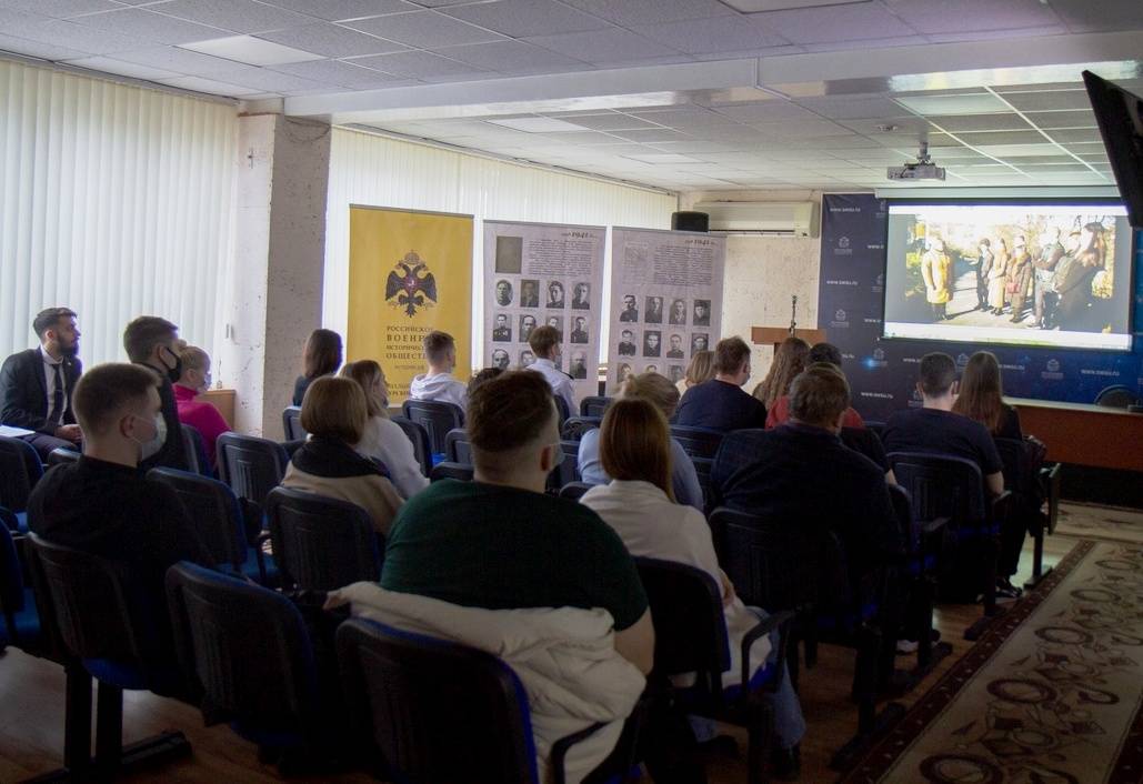 ДОКУМЕНТАЛЬНЫЙ ФИЛЬМ ОБ ОБОРОНЕ КУРСКА ПРЕДСТАВЛЕН МОЛОДЕЖИ В ДЕНЬ ГЕРОЕВ ОТЕЧЕСТВА