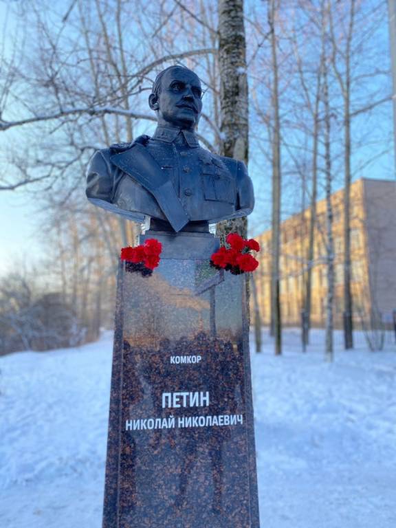 Памятник Н.Н. Петину открыли в Вологде