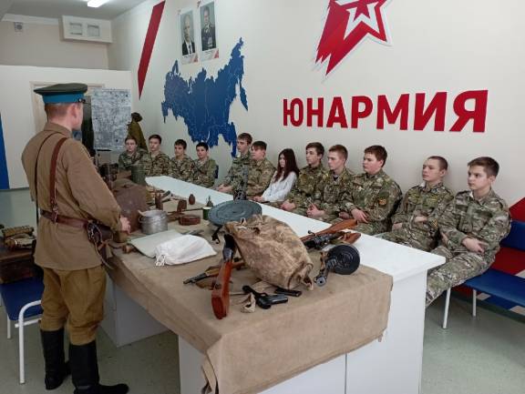 РЕКОНСТРУКТОРЫ ВСТРЕТИЛИСЬ С КУРСКИМИ ШКОЛЬНИКАМИ