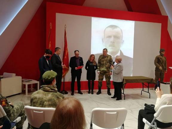 В Музее обороны Тулы состоялась торжественная передача найденной поисковиками медали