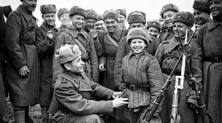 13 авторов прислали проекты памятника «Сынам полка»