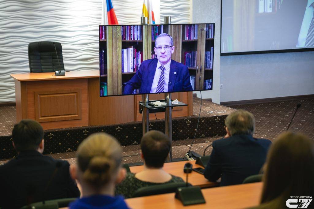 Саратовские студенты и школьники прослушали лекцию от Российского военно-исторического общества по ситуации на Украине