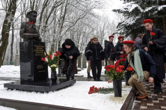 КУРЯНЕ ПОЧТИЛИ ПАМЯТЬ ГЕРОЯ