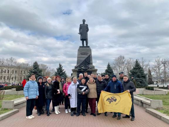 СЕВАСТОПОЛЬ СВОИХ НЕ БРОСАЕТ!