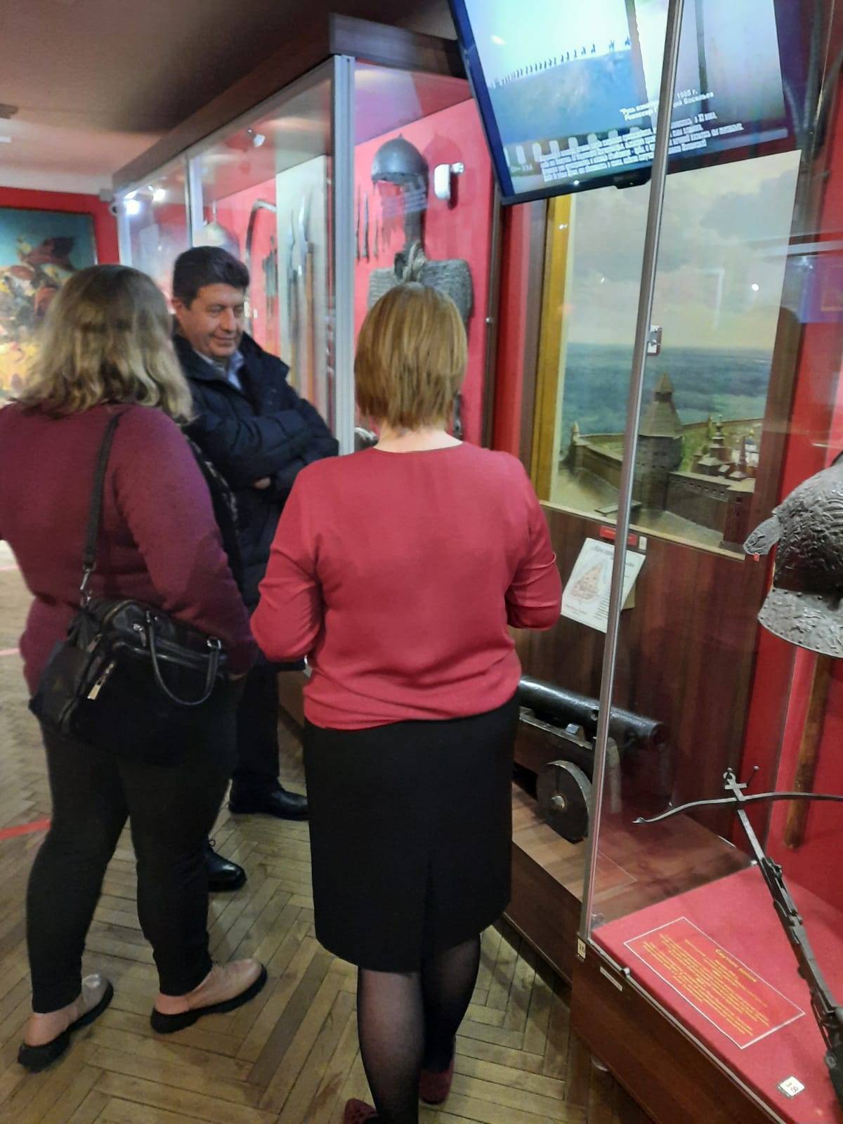 ПОСОЛ РЕСПУБЛИКИ ЭКВАДОР ОЗНАКОМИЛСЯ С ИСТОРИЕЙ КУРСКА