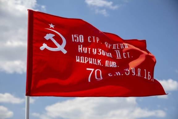 Приглашаем присоединиться к акции в честь годовщины водружения Знамени Победы над Рейхстагом!