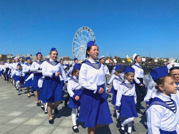 Около 5 тысяч школьников и студентов приняли участие в Параде Победы в разных муниципалитетах Чувашии