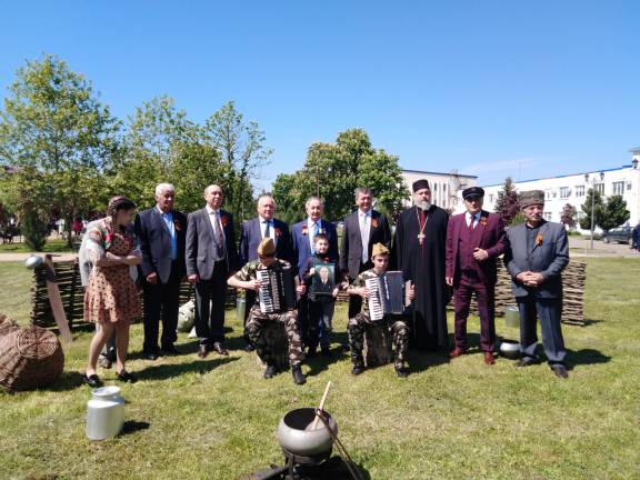 Выставка на площади Центра народной культуры г. Адыгейска, посвященная 77-летию Победы в Великой Отечественной войне