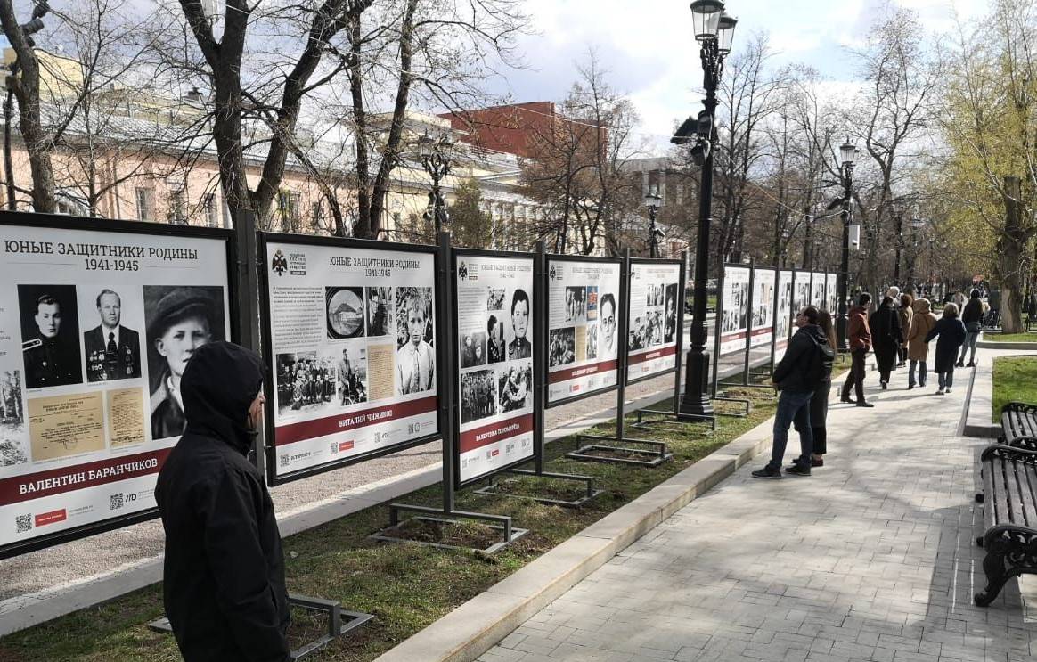 Фотовыставка «Юные защитники Родины» открыта в Москве