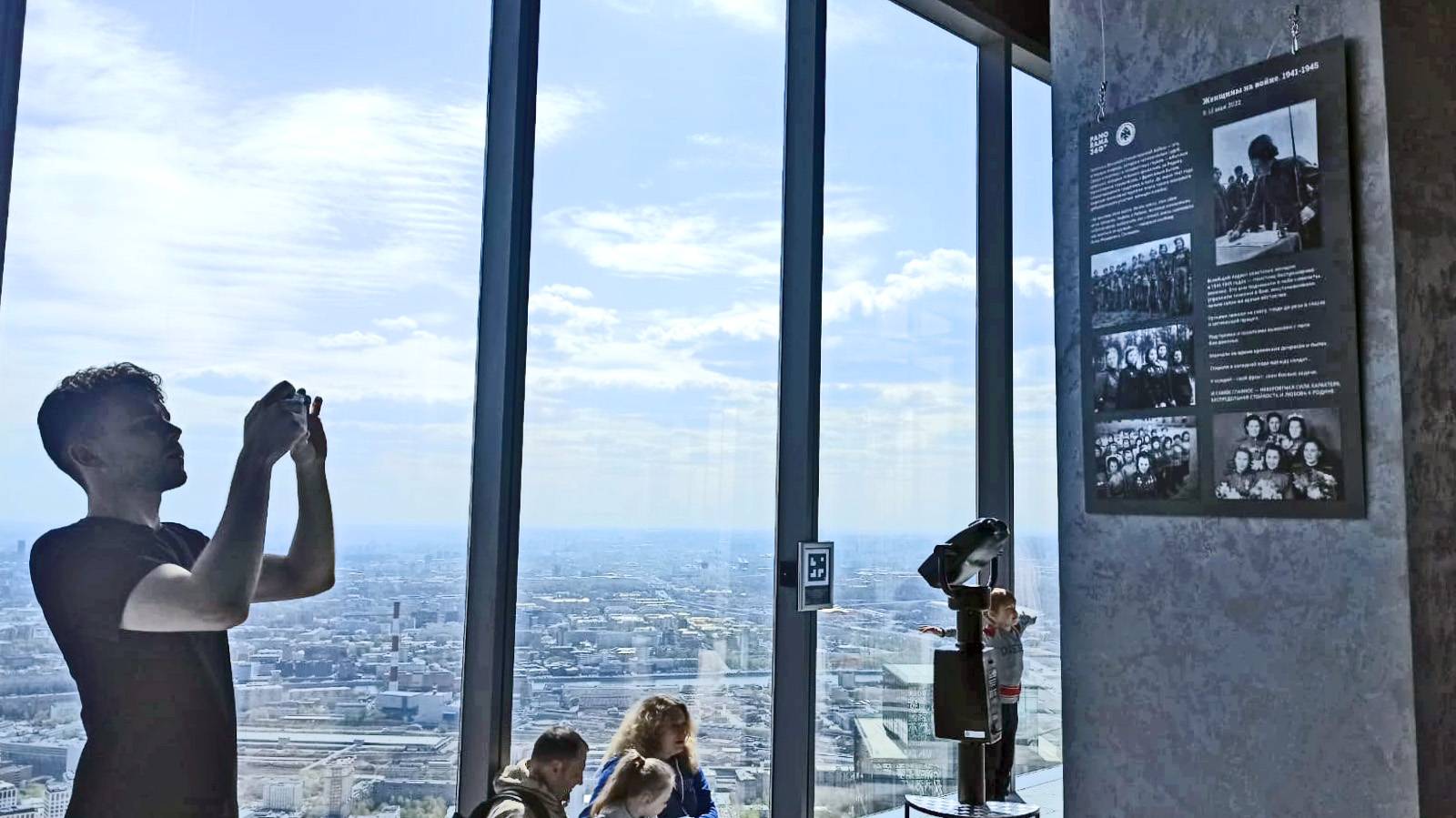 В комплексе «Москва-Сити» открыта фотовыставка «Женщины на войне»