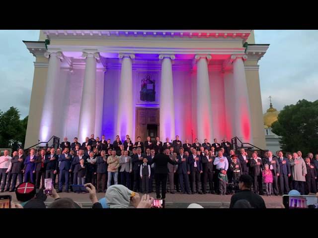 В Ижевске в честь Дня России Хор отцов и сыновей исполнил Гимн России