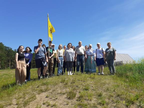 Летний отряд хранителей истории Каракулинской школы прошел маршрутом создания 357-й стрелковой дивизии.