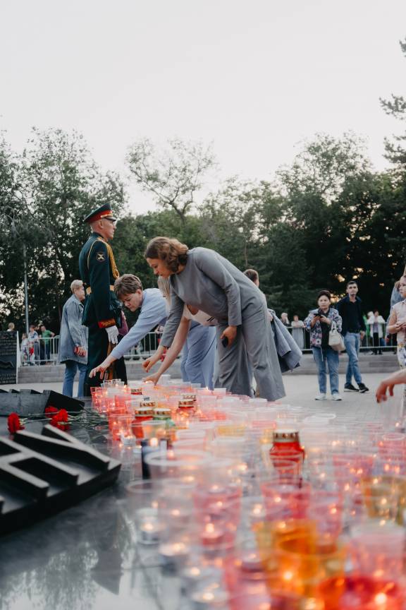 Акции «Свеча памяти» и «Красная гвоздика»