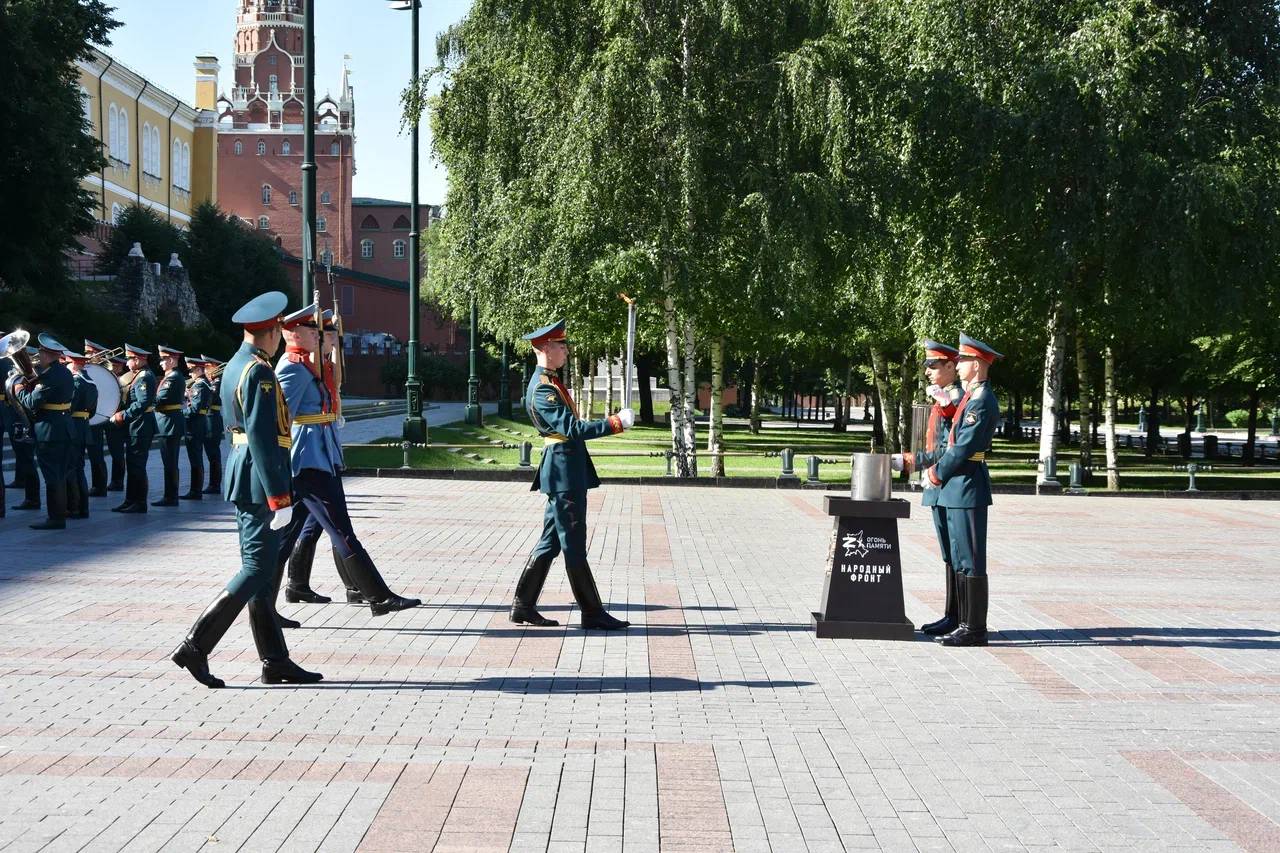 Частица Вечного огня с Могилы Неизвестного Солдата передана для зажжения Мемориала «Строителям безмолвных рубежей» в Чувашии