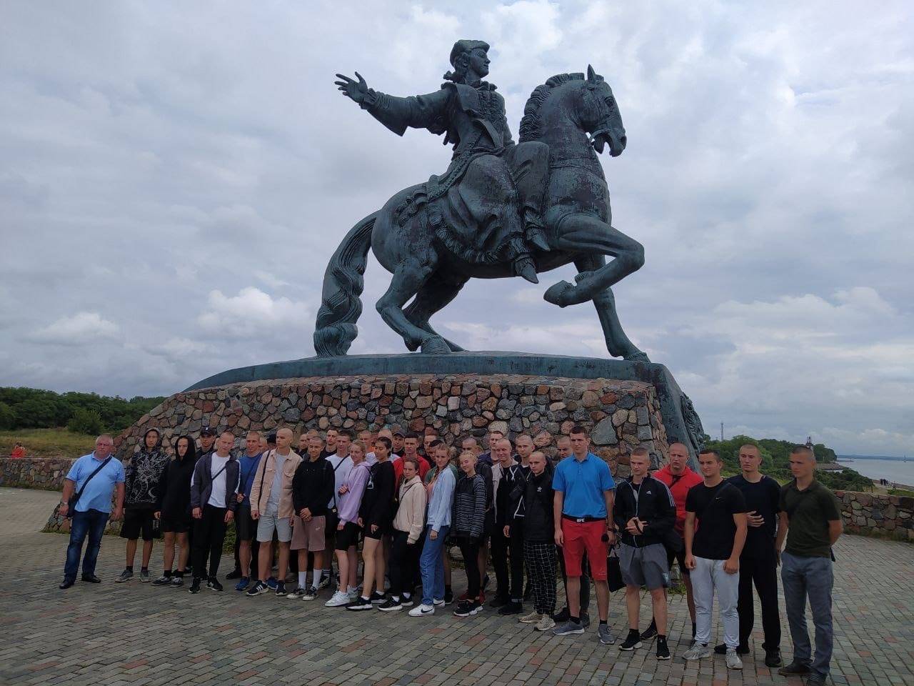 В преддверии Дня военно-морского флота России будущие курсанты БВМИ им. Ушакова получили возможность посетить Балтийск.