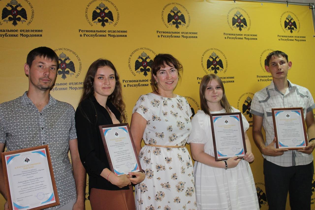 В Саранске наградили инструкторов и вожатых военно-исторического лагеря «Страна Героев»