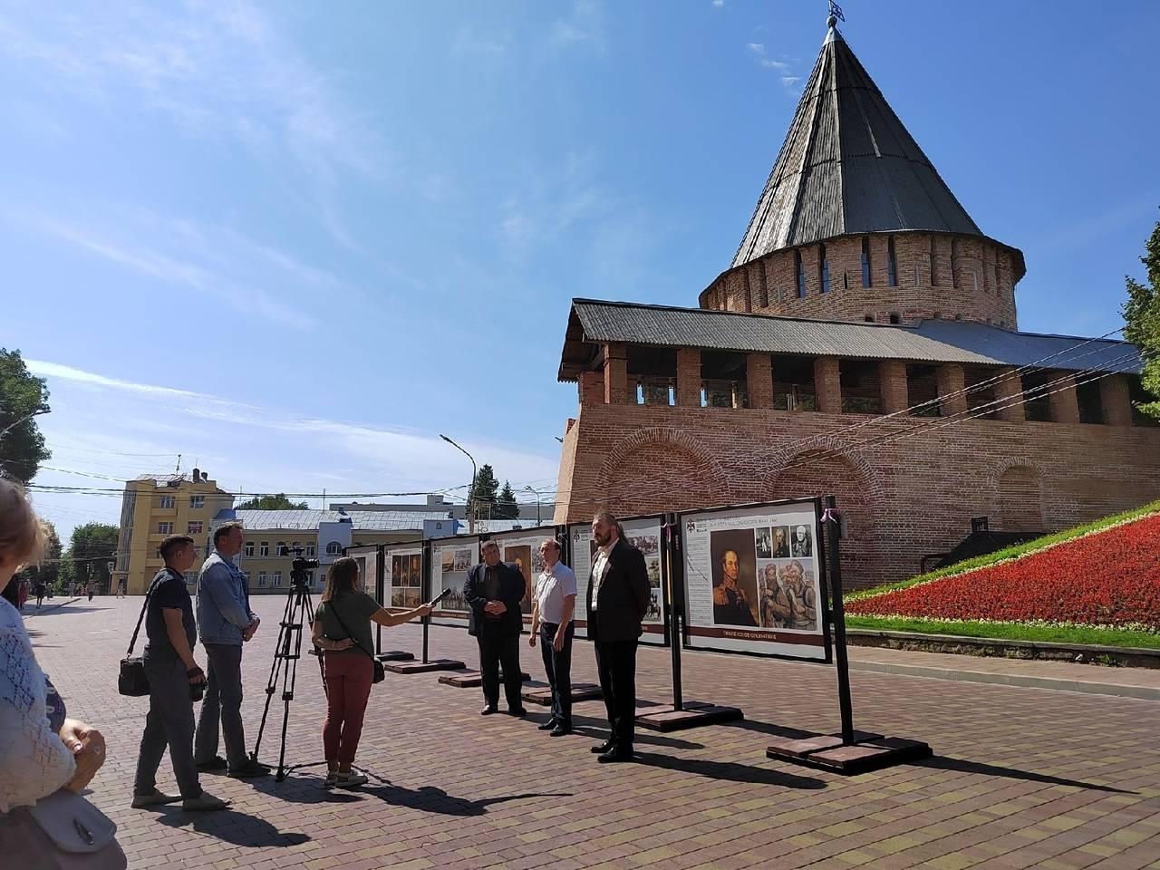 В Смоленске открылась уличная выставка «Война 1812 года! Знай дух русского народа»