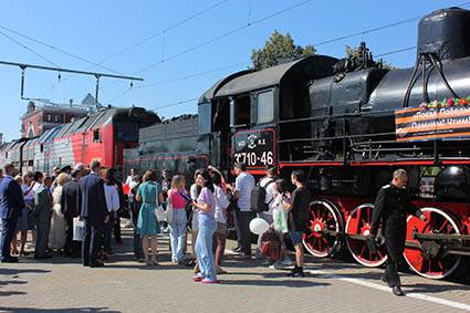 ПАССАЖИРЫ ПОЕЗДА ПОБЕДЫ ПОЧТИЛИ ПАМЯТЬ ПОГИБШИХ НА СЕВЕРНОМ ФАСЕ КУРСКОЙ ДУГИ