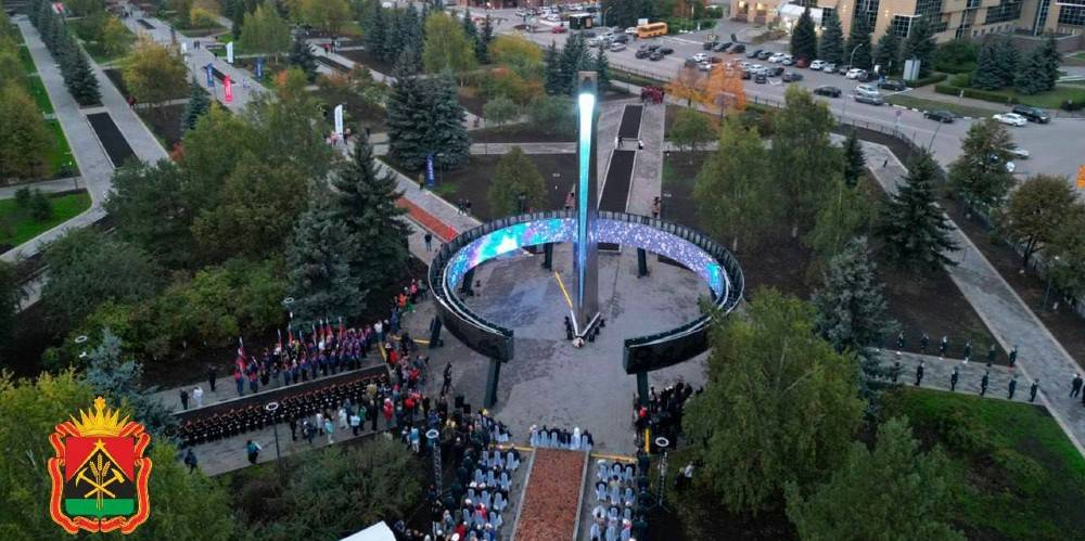 В Новокузнецке состоялось торжественное открытие стелы «Город трудовой доблести»