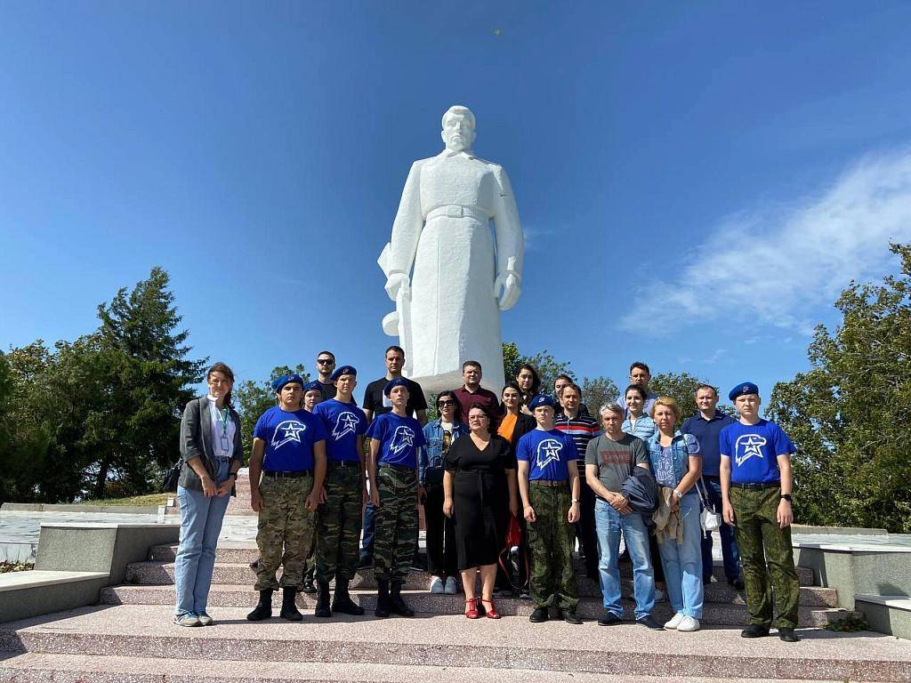 На мемориальном комплексе «Сопка Героев» была проведена лекция для юнармейцев.