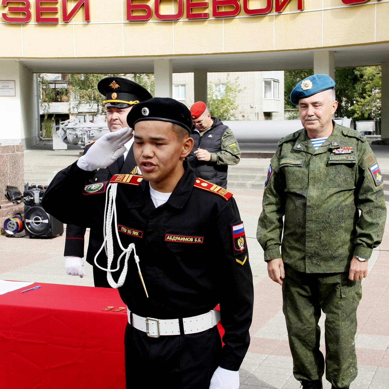 Ярославские кадеты получили награды от ЯРО РВИО за участие в параде в День Победы