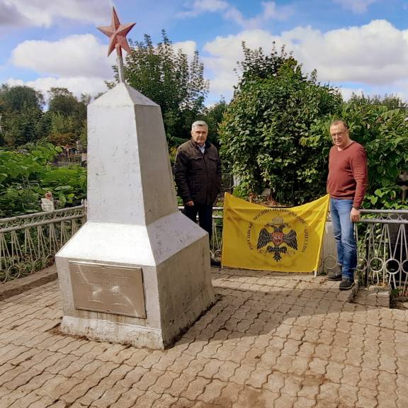 Актив ЯРО РВИО провёл благоустройство братской могилы блокадников, умерших в годы войны