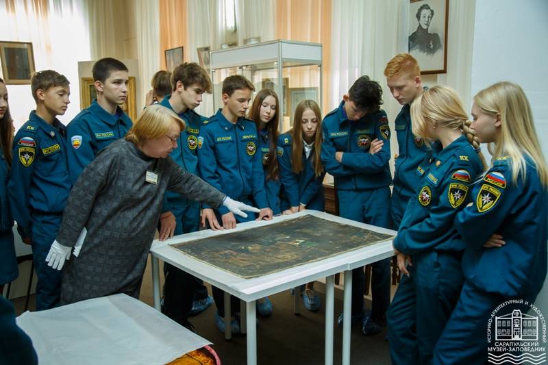 К 210-летию Бородинского сражения в Сарапуле запустили акцию «Читаем «Бородино» ВМЕСТЕ с «Музейной почтой» и провели патриотическую программу