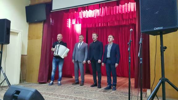 Региональным отделением РВИО в Новосибирской области в рамках проекта «Народ и Армия едины» организован концерт для военнослужащих, находящихся на излечении в военном госпитале