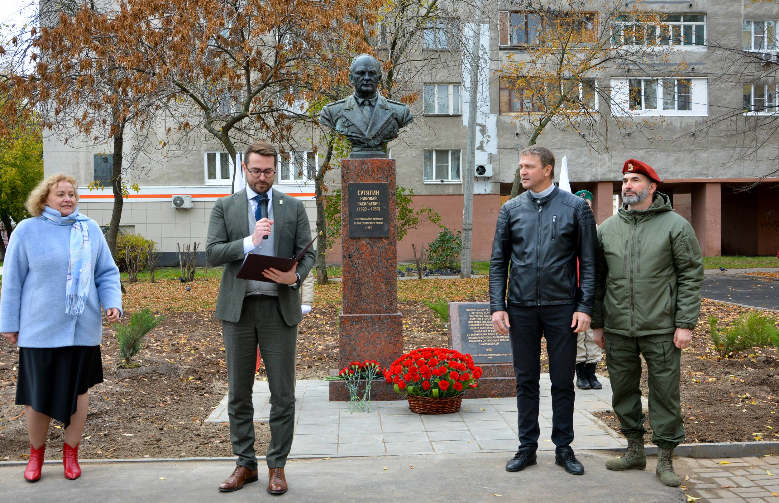 В Нижнем Новгороде открыли памятник Николаю Сутягину