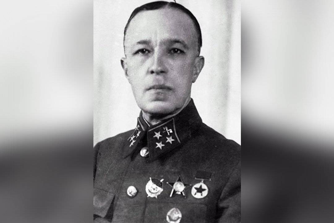 В Киеве демонтировали мемориальную доску Дмитрию Карбышеву