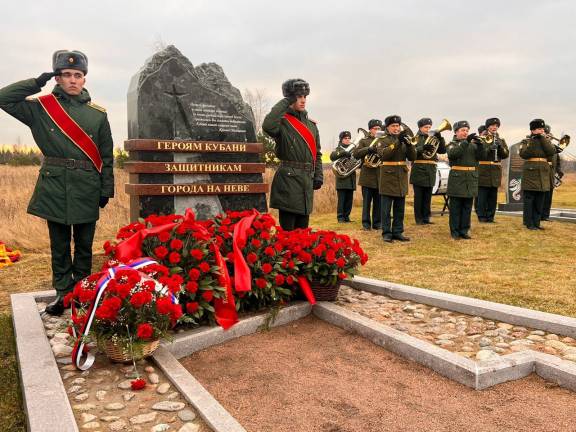 14 ноября в Ленинградской области открыли монумент воинам Кубани на Интернациональной аллее Памяти объекта культурного наследия федерального значения "Памятник «Невский пятачок»".