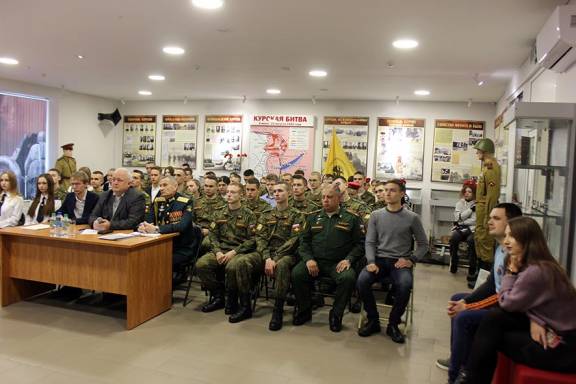 ВИДЕОКОНФЕРЕНЦИЯ С РОДСТВЕННИКАМИ ГЕРОЕВ-АРТИЛЛЕРИСТОВ СОСТОЯЛАСЬ В КУРСКЕ