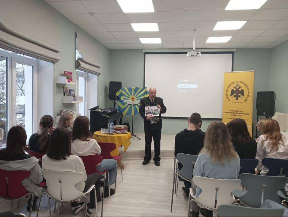 При поддержке регионального отделения РВИО в Калининградской области, состоялась встреча ветеранов с учащимися 10 го класса гимназии "Вектор" г. Зеленоградска.
